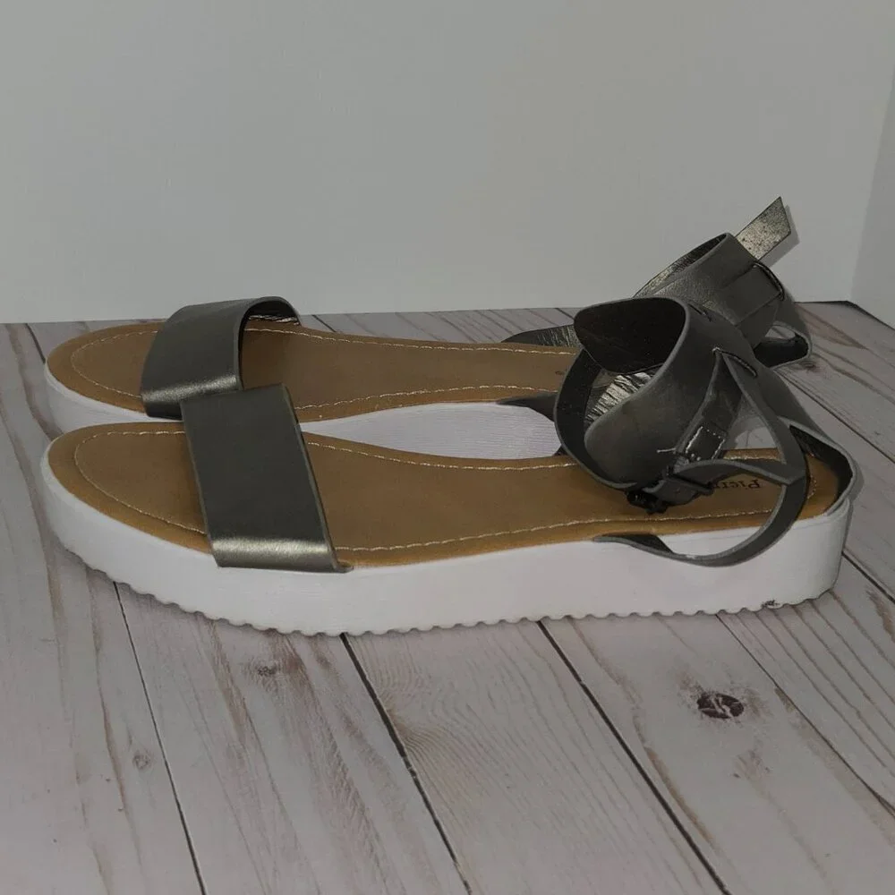 Pierre Dumas Women’s Gray Metallic Platform Sandals Ankle Strap Size 9